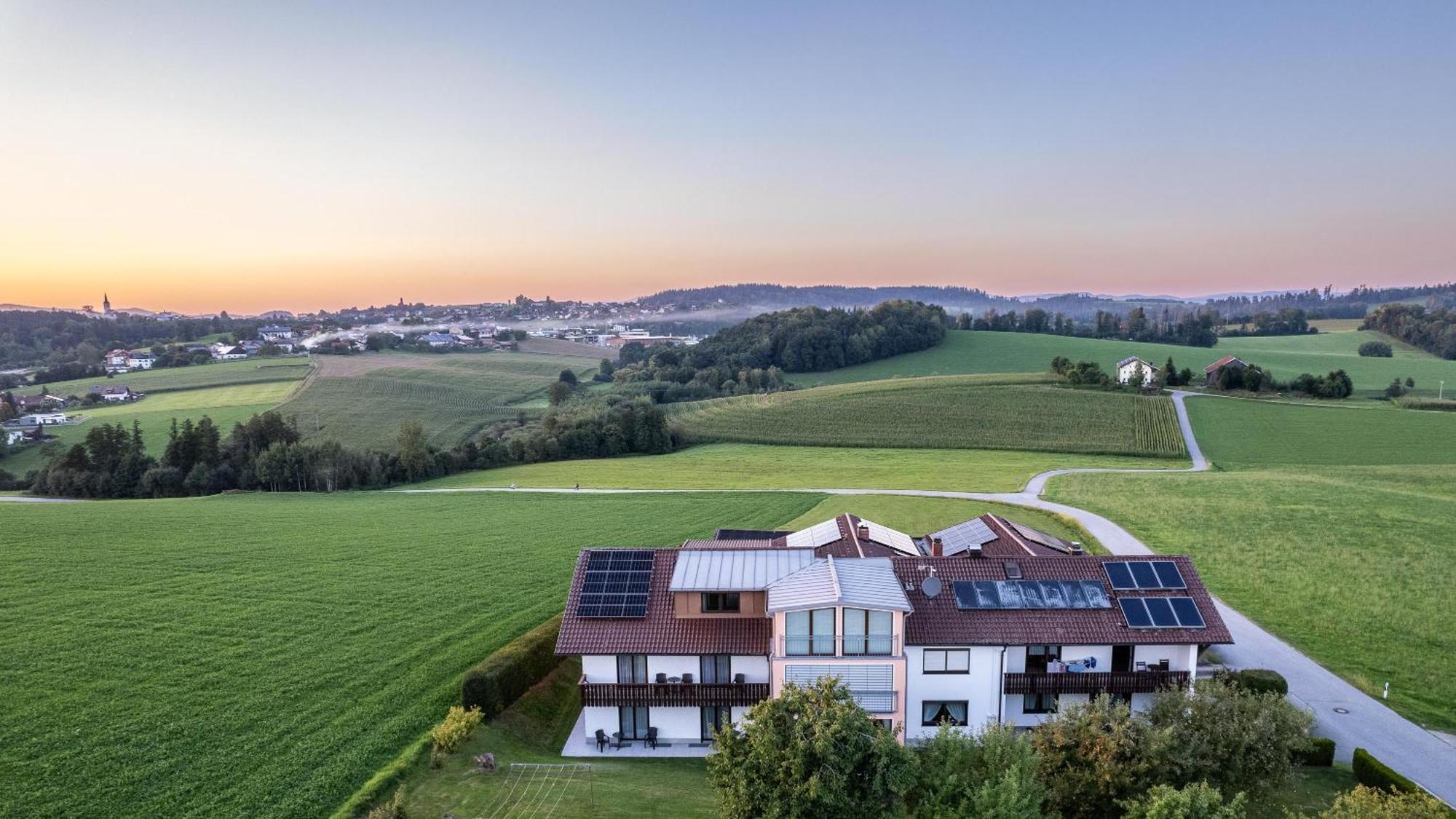 Pension Ambros Buchlberg Exterior photo